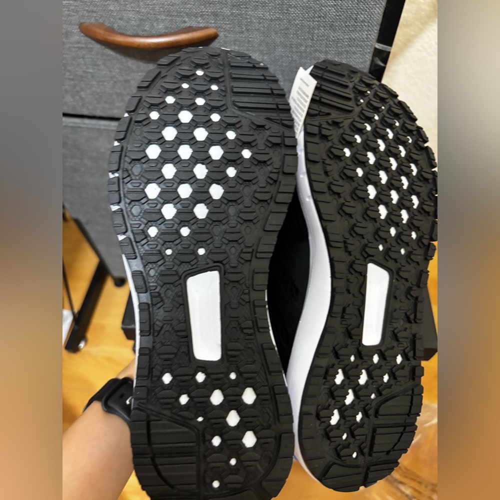 adidas women black Ultimashow Shoes NEW IN BOX - Picture 6 of 8